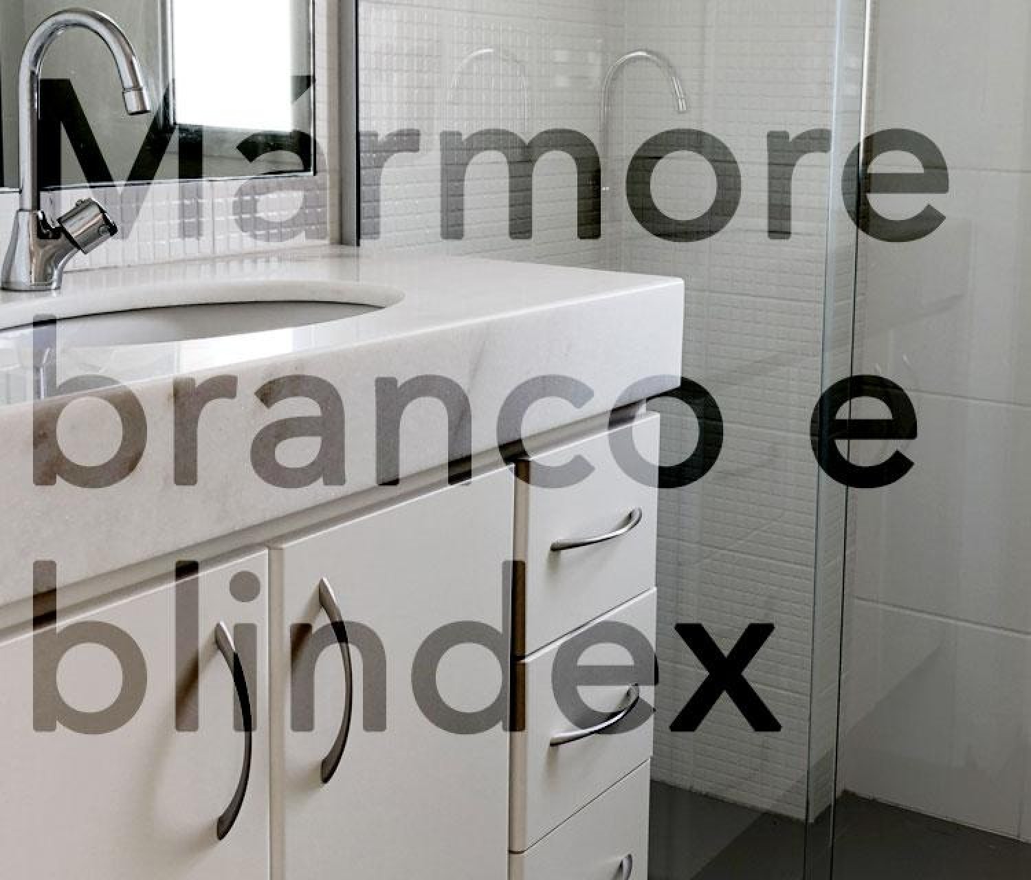 Mármore branco e blindex